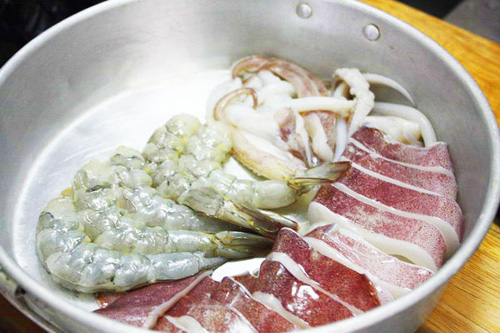 ปลาหมึก-กุ้งนึ่งมะนาว