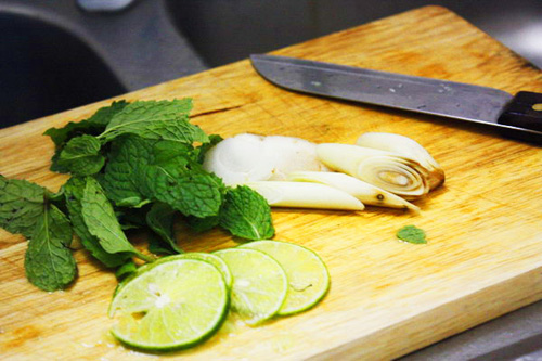 ปลาหมึก-กุ้งนึ่งมะนาว