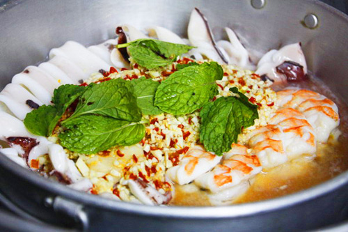 ปลาหมึก-กุ้งนึ่งมะนาว