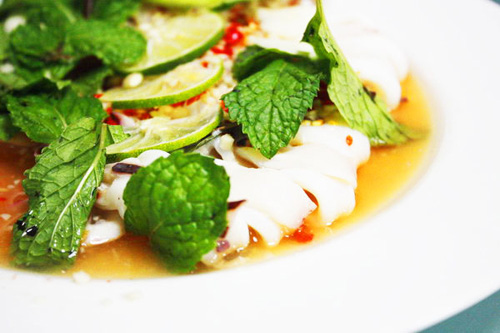 ปลาหมึก-กุ้งนึ่งมะนาว