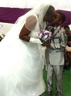 เจ้าบ่าว 8 ขวบแต่งเจ้าสาวคราวยายวัย 61