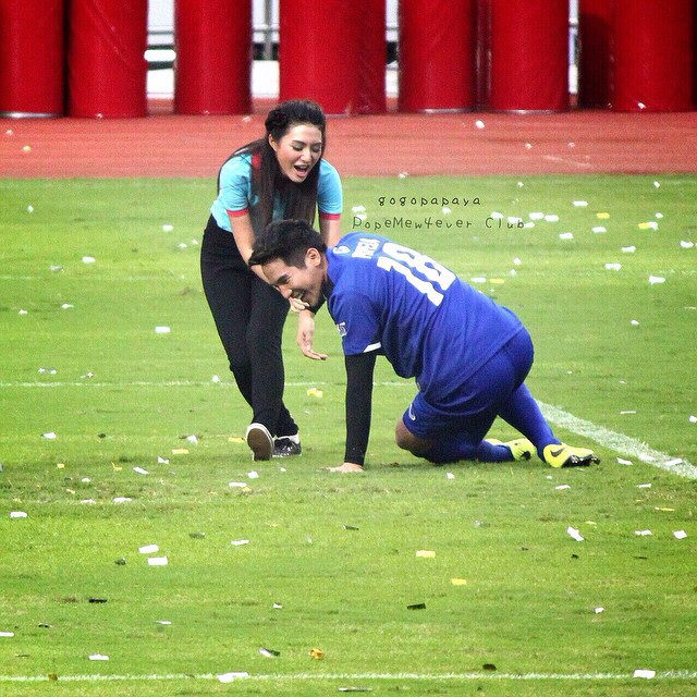 โป๊บ มิว น่ารักชวนจิ้น ฟินกระจาย ในงาน ความสุขบุกโลก 