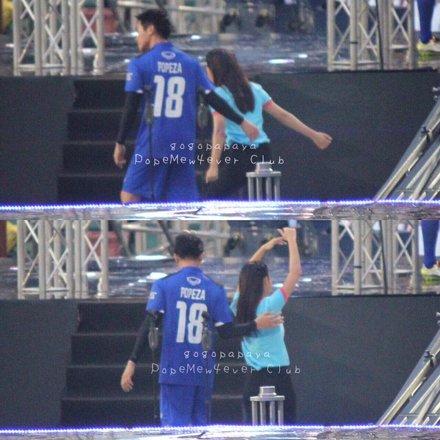 โป๊บ มิว น่ารักชวนจิ้น ฟินกระจาย ในงาน ความสุขบุกโลก 