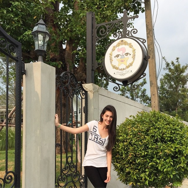 ใหม่ ดาวิกา นางเอกพันล้าน เปิดคาเฟ่สุดเก๋ Misstar Cafe
