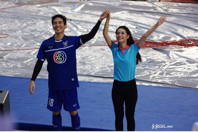 โป๊บ มิว น่ารักชวนจิ้น ฟินกระจาย ในงาน ความสุขบุกโลก 