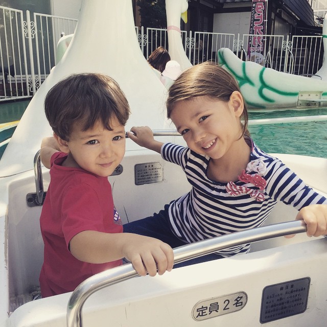  น้องเลล่า น้องเอเดน สองพี่น้องน่ารัก ลูกคุณแม่ ซินดี้ สิรินยา