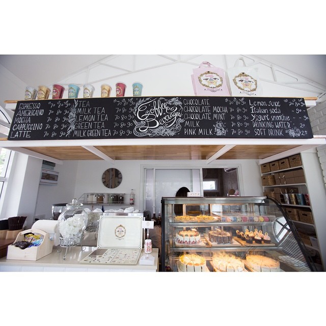 ใหม่ ดาวิกา นางเอกพันล้าน เปิดคาเฟ่สุดเก๋ Misstar Cafe