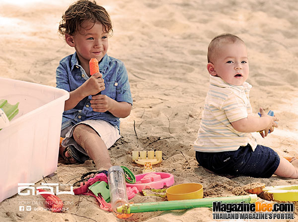 คุณพลอยไพลิน จูงมือลูกชาย ถ่ายแบบครอบครัวแสนอบอุ่น