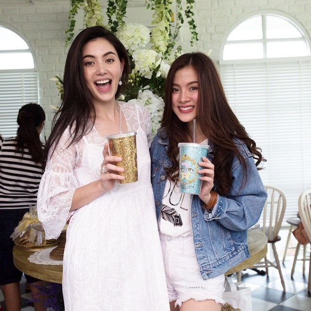 ใหม่ ดาวิกา นางเอกพันล้าน เปิดคาเฟ่สุดเก๋ Misstar Cafe