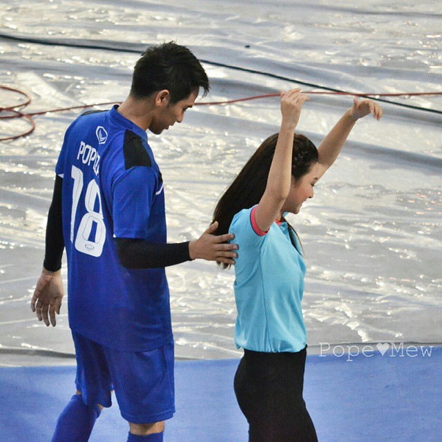 โป๊บ มิว น่ารักชวนจิ้น ฟินกระจาย ในงาน ความสุขบุกโลก 