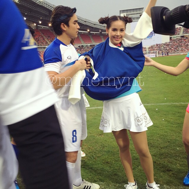 ณเดชน์ ญาญ่า โมเม้นท์น่ารักมุ้งมิ้ง ในงาน ความสนุกบุกโลก ช่อง 3 