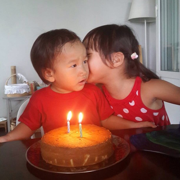 น้องแพรว ลูกสาวตุ๊ก ชนกวนันท์ ทำเค้กวันเกิดให้น้องชาย น่ารักสุด ๆ