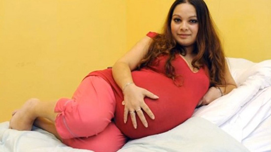 คุณแม่ยังสาวชาวเช็ก ให้กำเนิดทารกแฝด 5