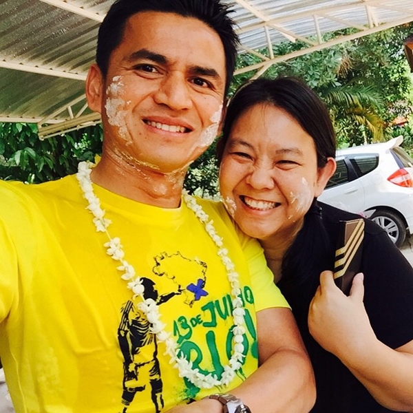  ซิโก้ เกียรติศักดิ์ พร้อมครอบครัวเล่นน้ำสงกรานต์ น่ารักอบอุ่น