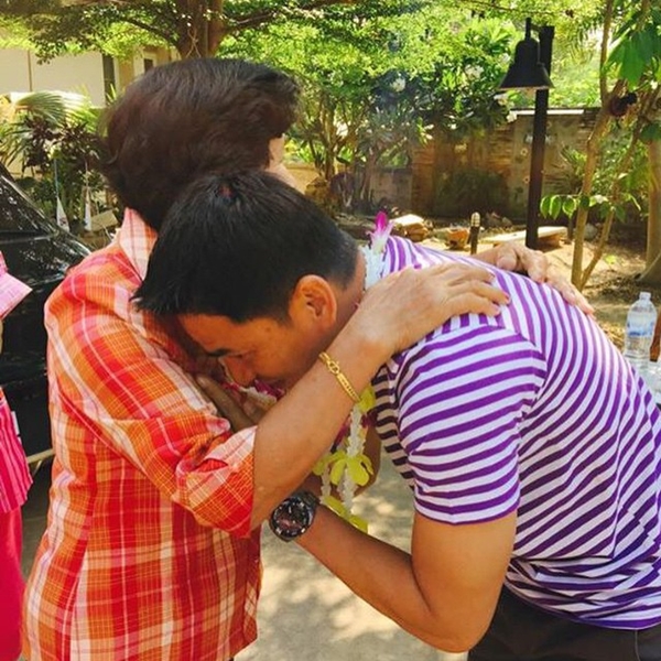 ซิโก้ เกียรติศักดิ์ พร้อมครอบครัวเล่นน้ำสงกรานต์ น่ารักอบอุ่น