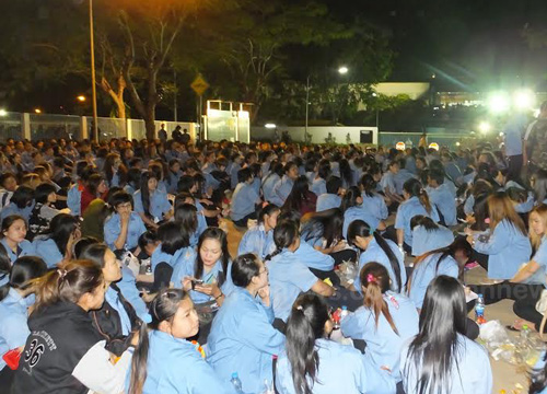พนักงานฮิตาชิ ปราจีนฯ นับพัน ปิดโรงงานประท้วงขอโบนัส พนักงานฮิตาชิ ปราจีนฯ นับพัน ปิดโรงงานประท้วงขอโบนัส
