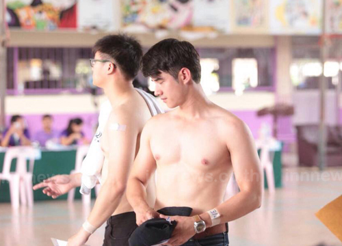 มาริโอ้ เกณฑ์ทหาร ลุ้นจับใบดำ-ใบแดง กล้ามแน่นมาก