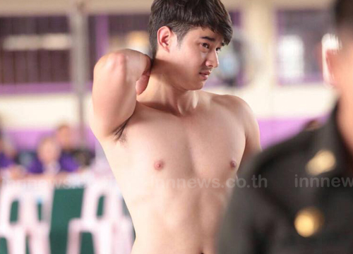 มาริโอ้ เกณฑ์ทหาร ลุ้นจับใบดำ-ใบแดง กล้ามแน่นมาก