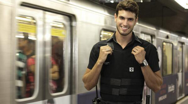 กุยเลอเม่ เลเอา รปภ. สุดหล่อแห่งบราซิล สาวกรี๊ดครึ่งค่อนโลก