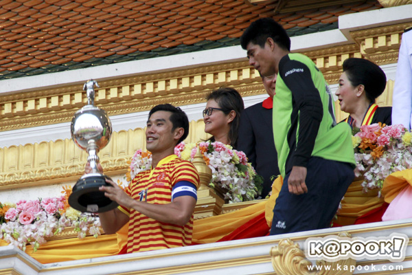 เก็บตก สีสันงานบอล จุฬาฯ-ธรรมศาสตร์ ครั้งที่ 70 จัดเต็มจากขอบสนาม