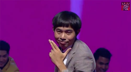 หนุ่ม สมศักดิ์ กับลีลาชวนฮาน้ำตาเล็ด ในเพลงหลงตัวเอง เดอะวอยซ์ 3 หนุ่ม สมศักดิ์ กับลีลาชวนฮาน้ำตาเล็ด ในเพลงหลงตัวเอง เดอะวอยซ์ 3