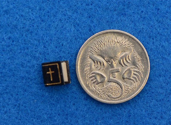 ออสเตรเลียจัดแสดงหนังสือจิ๋ว ยาวแค่ 3.5 มม.  