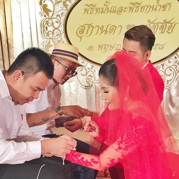 บอล เชิญยิ้ม แต่งงานแฟนสาว ยูริ สุกานดา ชุดเจ้าสาวสวยอลังมาก