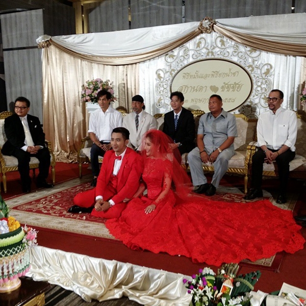 บอล เชิญยิ้ม แต่งงานแฟนสาว ยูริ สุกานดา ชุดเจ้าสาวสวยอลังมาก