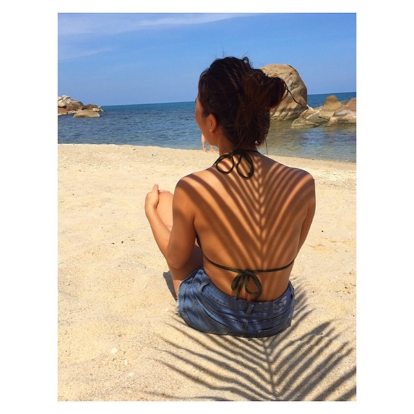 พลอย เฌอมาลย์ ลีเดีย เผยแผ่นหลังเนียนสวย เที่ยวทะเลสมุย