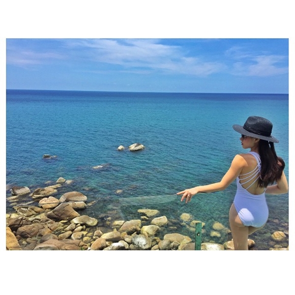 พลอย เฌอมาลย์ ลีเดีย เผยแผ่นหลังเนียนสวย เที่ยวทะเลสมุย