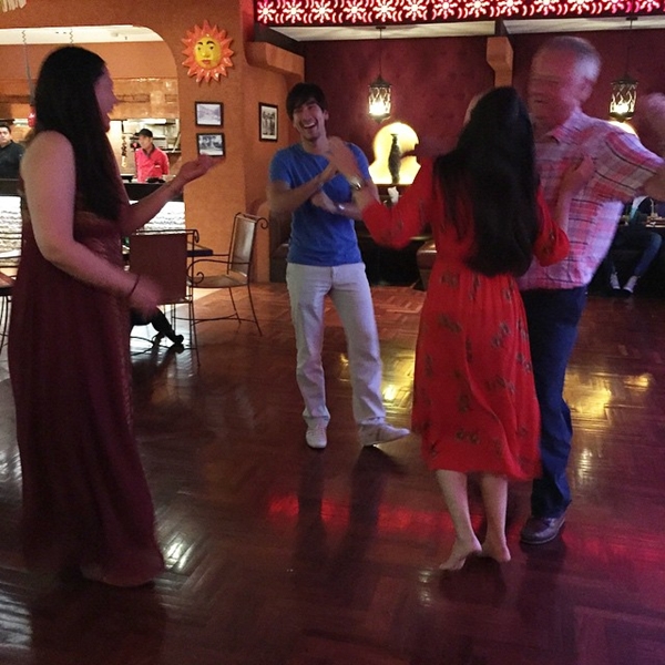 ณเดชน์ ญาญ่า พร้อมครอบครัว ร่วมดินเนอร์สุขสันต์ พร้อมเต้นรำเฮฮาณเดชน์ ญาญ่า พร้อมครอบครัว ร่วมดินเนอร์สุขสันต์ พร้อมเต้นรำเฮฮา