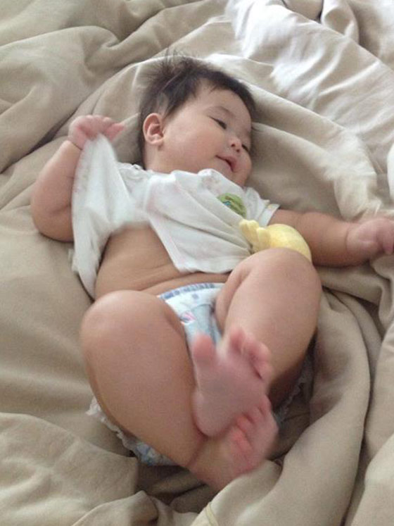 น้องนามรูป ลูกสาว ไก่ มีสุข ในวัย 5 เดือน น่ารักน่าชังจริง ๆ