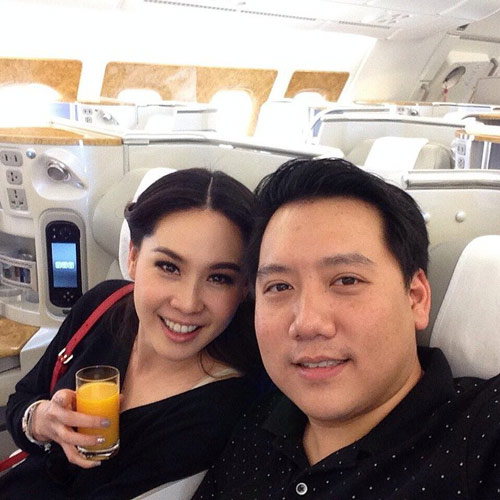 นุ้ย สุจิรา - ปอนด์ ชยพล เดินทางสู่ฮ่องกง ไหว้เจ้าแม่กวนอิมขอลูก