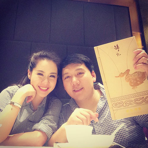 นุ้ย สุจิรา - ปอนด์ ชยพล เดินทางสู่ฮ่องกง ไหว้เจ้าแม่กวนอิมขอลูก