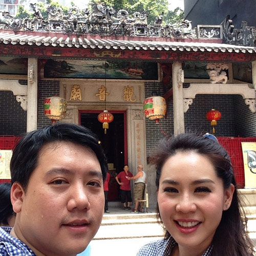 นุ้ย สุจิรา - ปอนด์ ชยพล เดินทางสู่ฮ่องกง ไหว้เจ้าแม่กวนอิมขอลูก