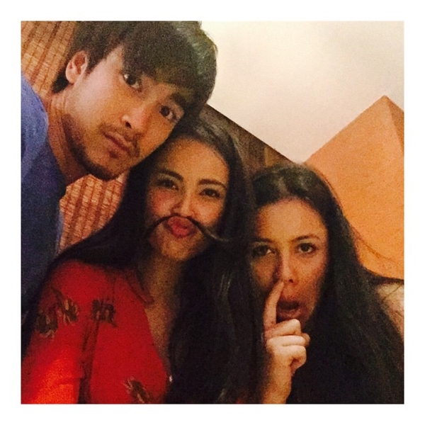 ณเดชน์ ญาญ่า พร้อมครอบครัว ร่วมดินเนอร์สุขสันต์ พร้อมเต้นรำเฮฮา