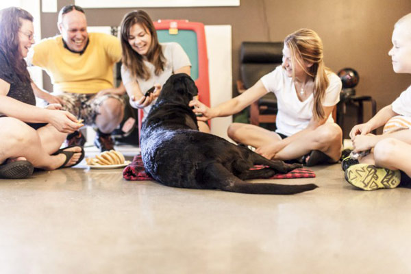 เผยภาพชีวิตวันสุดท้ายที่แสนสุขของสุนัขป่วยมะเร็ง ก่อนถูกการุณยฆาต