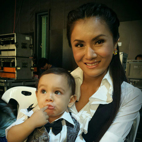 ชมภาพ น้องเทรย์ ไทยสัน หนูน้อยน่ารักจากเรื่อง รักต้องอุ้ม