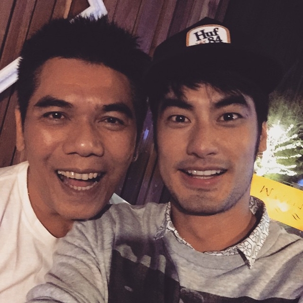 บอย มิ้นต์ นำทีมจัดปาร์ตี้เลี้ยงปิดกล้อง แก้วตาหวานใจบอย มิ้นต์ นำทีมจัดปาร์ตี้เลี้ยงปิดกล้อง แก้วตาหวานใจ 