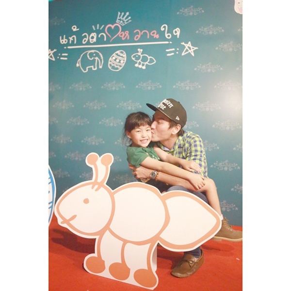 บอย มิ้นต์ นำทีมจัดปาร์ตี้เลี้ยงปิดกล้อง แก้วตาหวานใจ