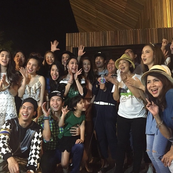 บอย มิ้นต์ นำทีมจัดปาร์ตี้เลี้ยงปิดกล้อง แก้วตาหวานใจ