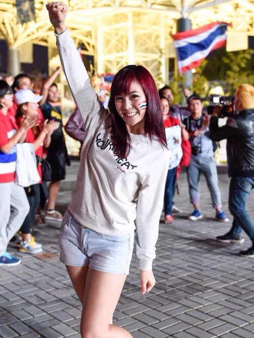 น้องเฟย์ สาวน้อยผมแดง นางฟ้าสนามบอลในอินชอนเกมส์  