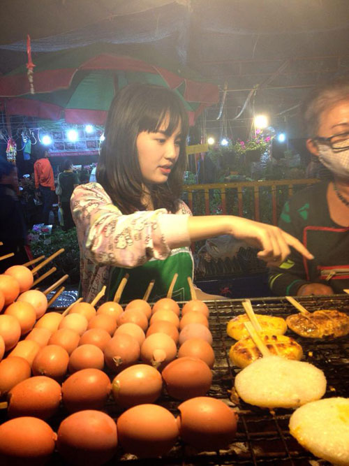 ชาวเน็ตฮือฮา แม่ค้าข้าวจี่สวยปิ๊ง หน้าใสใจละลาย ลูกค้าติดตรึม