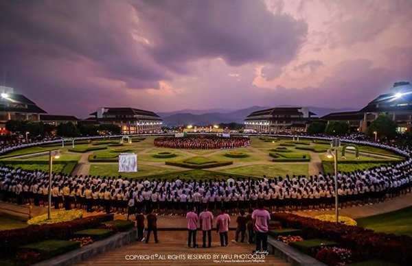 บูมมหาวิทยาลัยแม่ฟ้าหลวง ณ ลานดาว ยิ่งใหญ่ อลังการ แต่เต็มไปด้วยความอบอุ่น