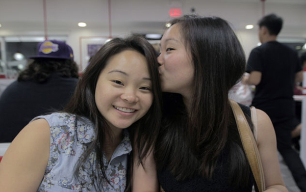 เป็นหนังแล้วนะ Twinsters เรื่องของฝาแฝดที่พรากกันไป จนได้พบกันใหม่ในวัย 25 !