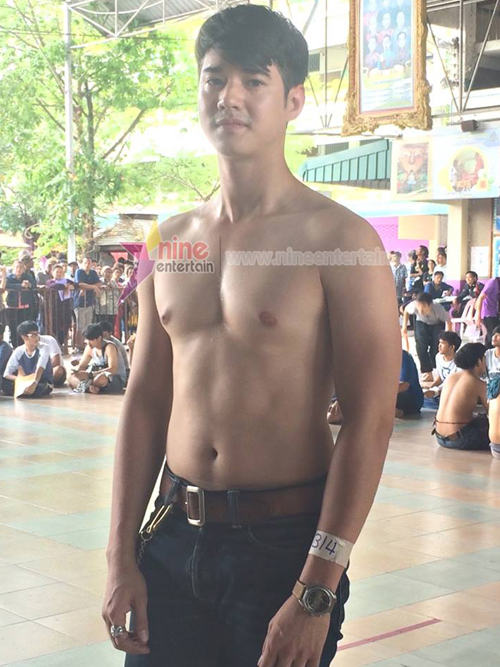 มาริโอ้ เกณฑ์ทหาร ลุ้นจับใบดำ-ใบแดง กล้ามแน่นมาก