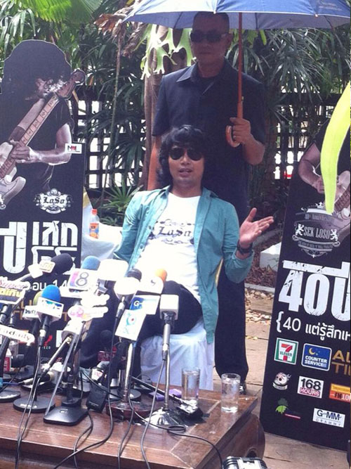 เสก โลโซ เปิดบ้านโต้ข่าวหลบหนีหมายเรียก