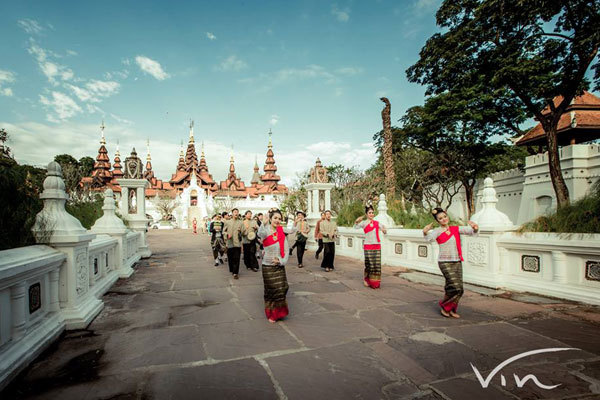 ชมภาพชุดงานหมั้น กระแต หลุยส์ งดงามแบบล้านนา ขบวนขันหมากสุดยิ่งใหญ่