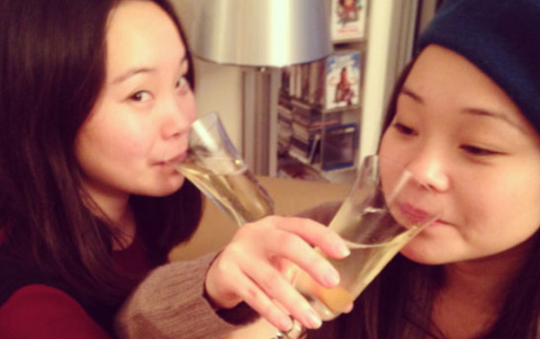 เป็นหนังแล้วนะ Twinsters เรื่องของฝาแฝดที่พรากกันไป จนได้พบกันใหม่ในวัย 25 !