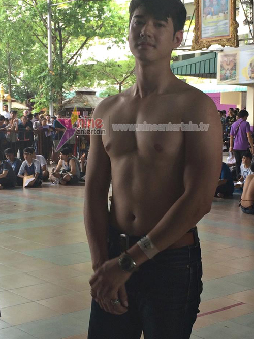 มาริโอ้ เกณฑ์ทหาร ลุ้นจับใบดำ-ใบแดง กล้ามแน่นมาก